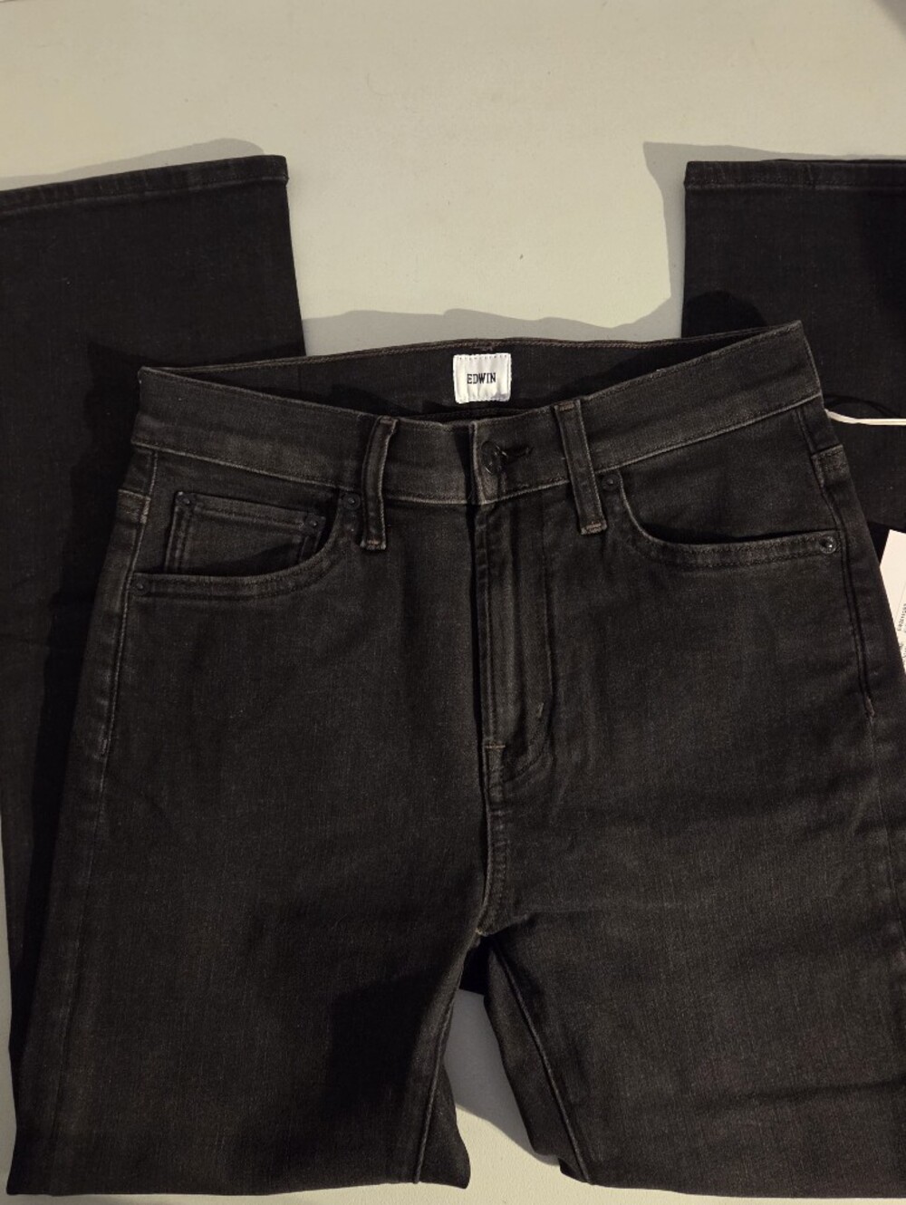 Edwin Jeans Elin Crop Mid Rise Straight Leg Size 25 Black NWT Style # EW2011QR